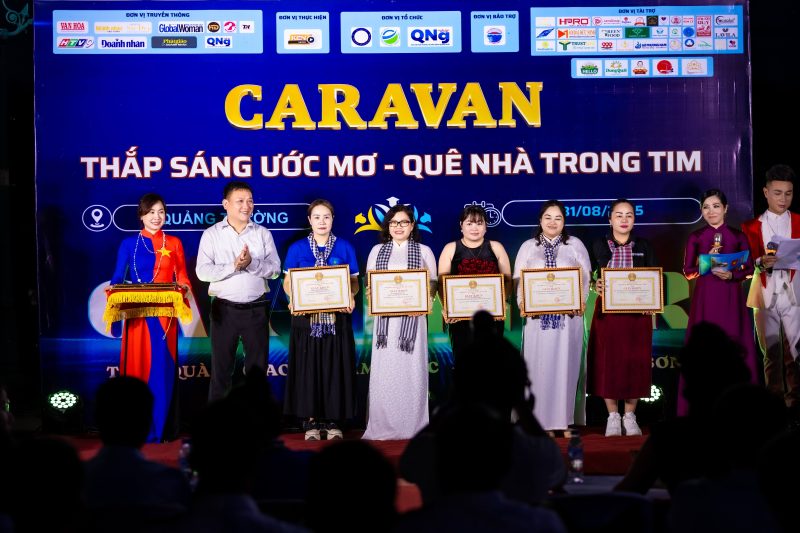 Hành trình kết nối yêu thương – Thắp sáng ước mơ của CLB Truyền thông kết nối yêu thương tại Quảng Ngãi 10 NVT 0182