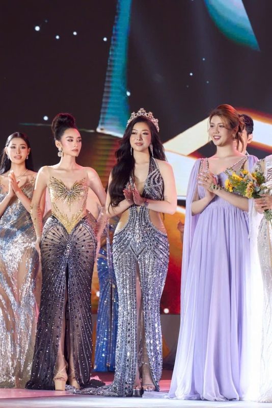 Á hậu Bùi Thị Mỹ Duyên chúc mừng Tân Hoa hậu Miss Celebrity 2025 1 image
